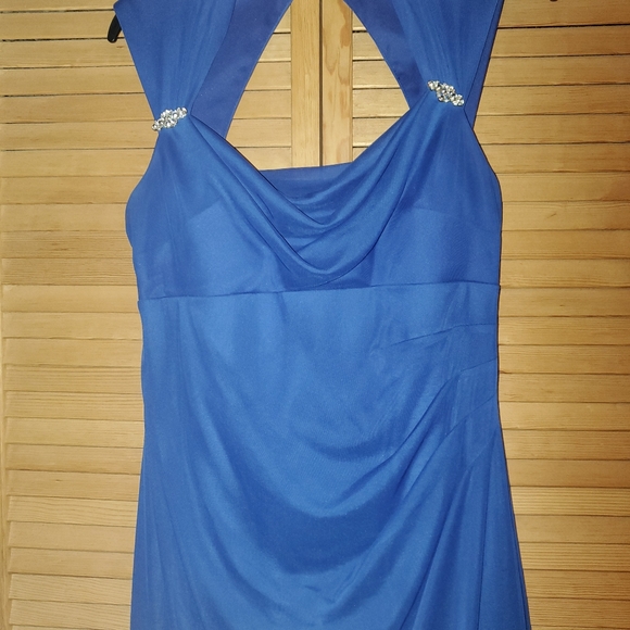 Formal Dress - Picture 5 of 12